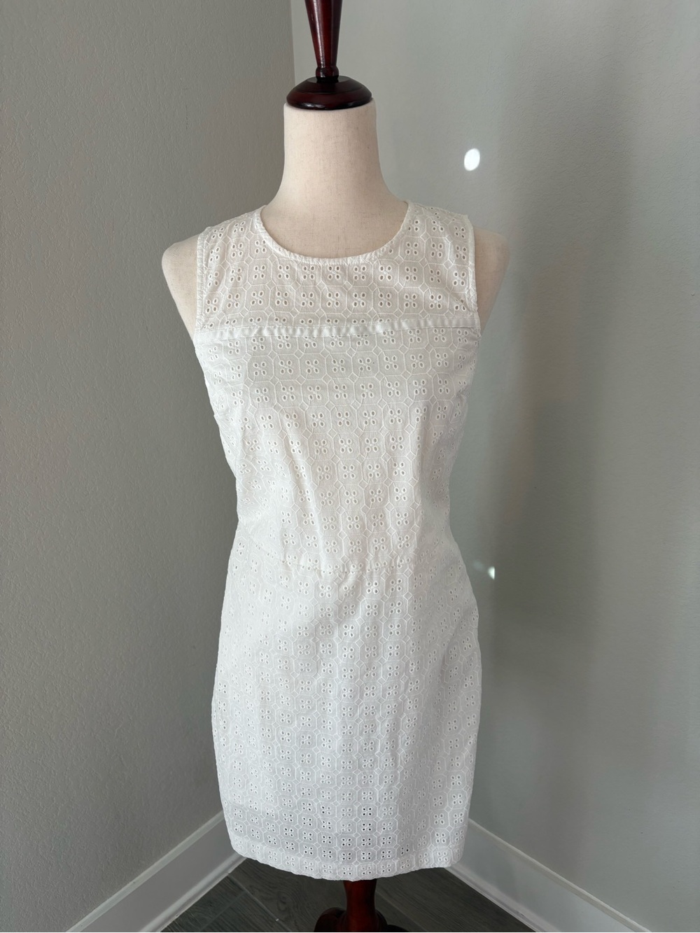 White Eyelet Sun Summer Dress Sleeveless Mini Cotton Banana Republic Size 6